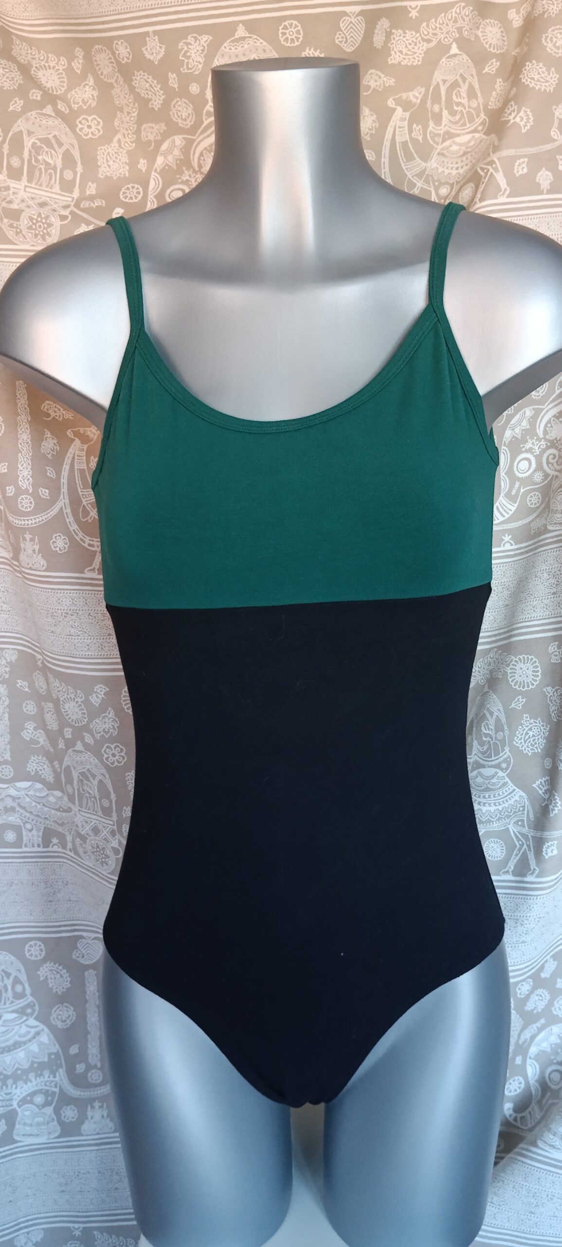 Bora noir et verts sapin